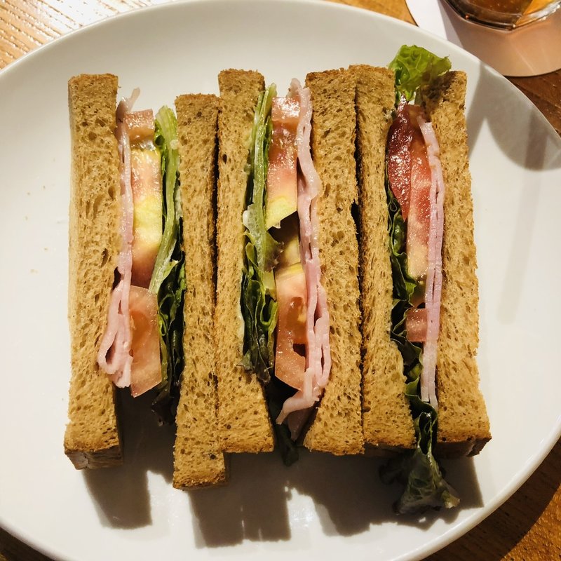 コシヅカハムのライ麦サンド(合羽橋珈琲)