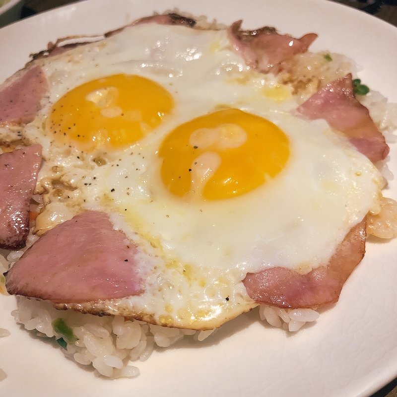 ハムエッグピラフ(橋の下)