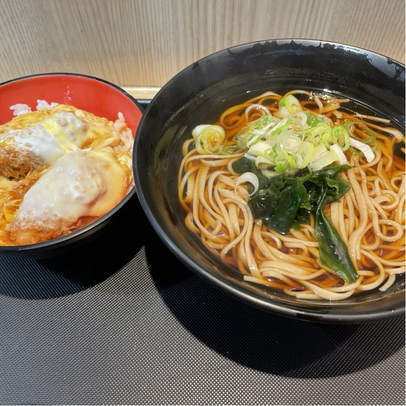 ミニカキフライとじ丼とかけそば(名代 富士そば 川越店)