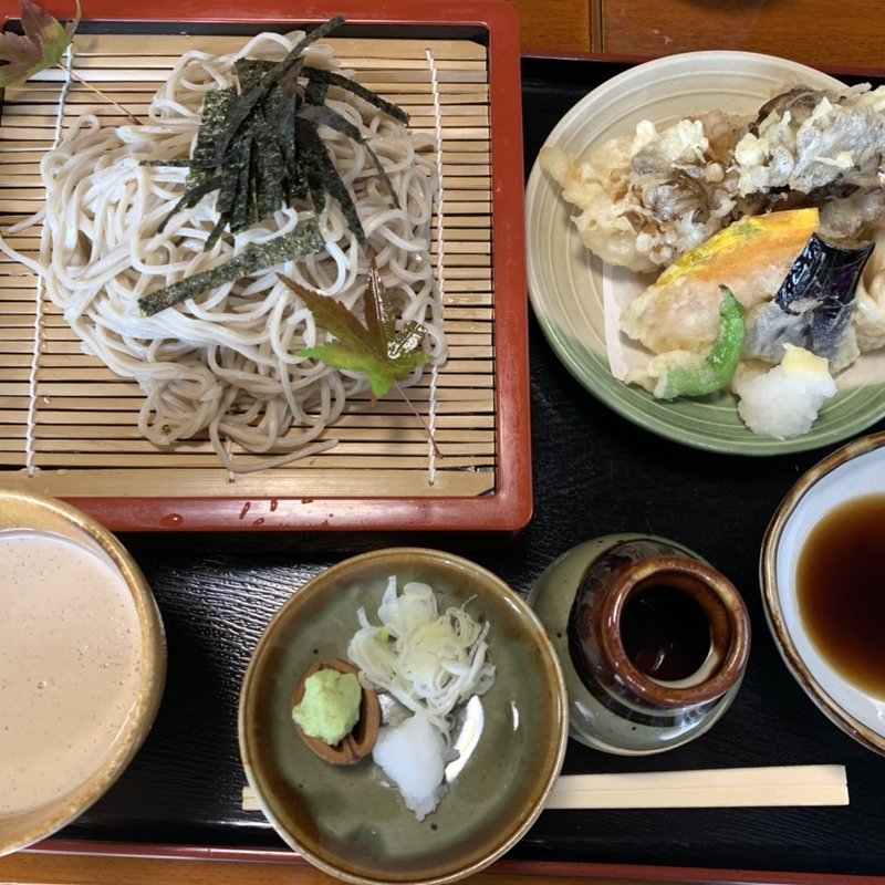 舞茸とくるみ汁そば(お食事処 和銅（蕎麦))