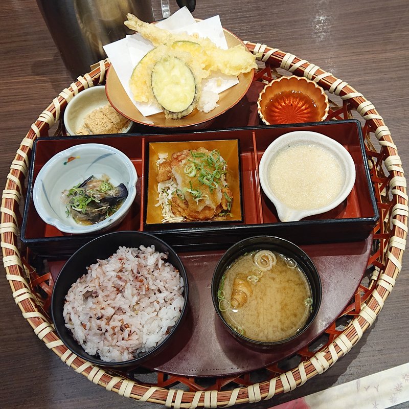 とろろ十穀懐石(かんざし)