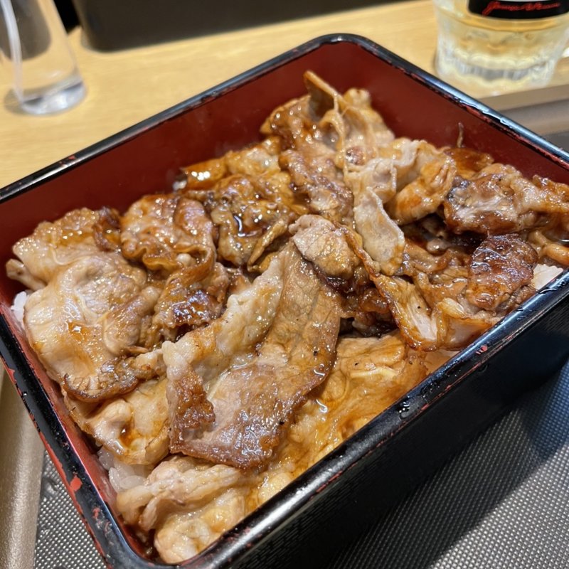 牛バラ重(ステーキ重くまき神田店)