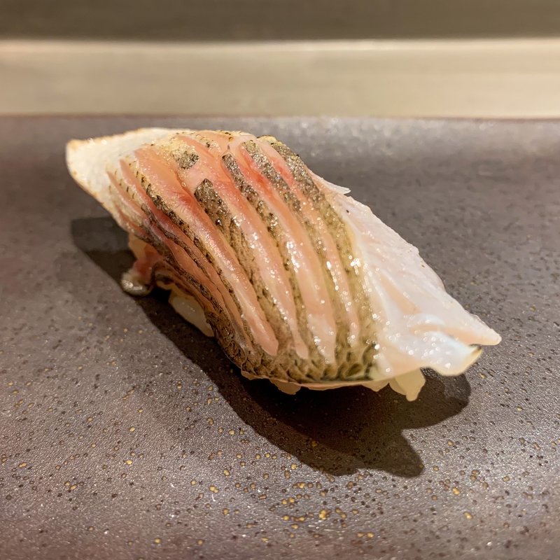 赤カマス(立食い鮨 鮨川)