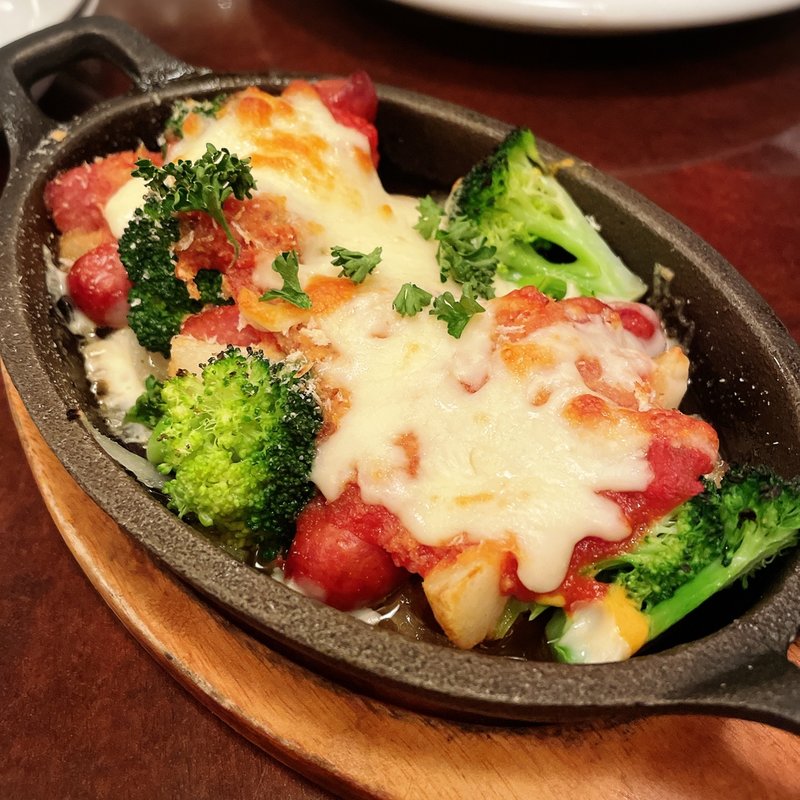 チョリソーとブロッコリーのチーズ焼き(KURA 中目黒店 （クラ）)