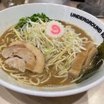 らーめん濃厚(UNDERGROUND RAMEN 頑者)