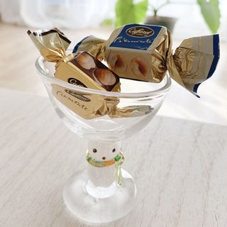 ミルクチョコレートwithホールヘーゼルナッツ(カファレル 神戸北野本店 （Caffarel Cioccolate）)