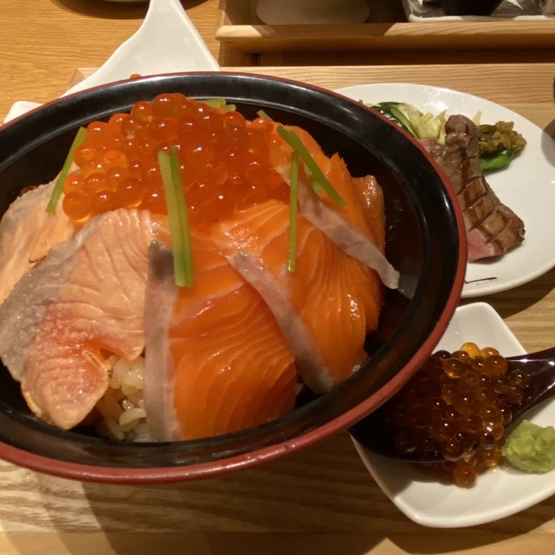 はらこ飯と牛タンセット(松島 （まつしま）)