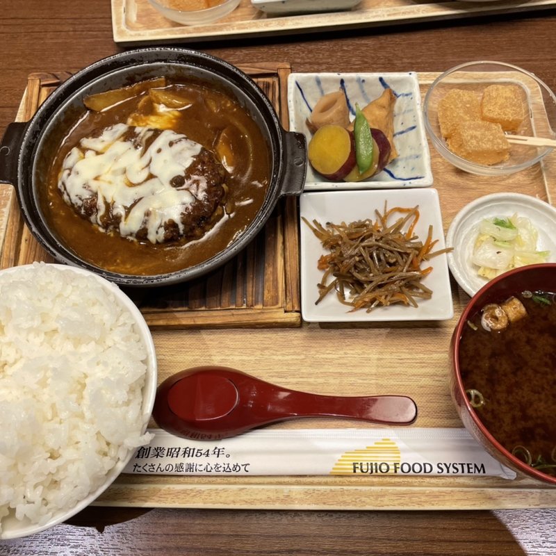 カレーチーズハンバーグ御膳(うちの食堂 ららぽーと名古屋店)