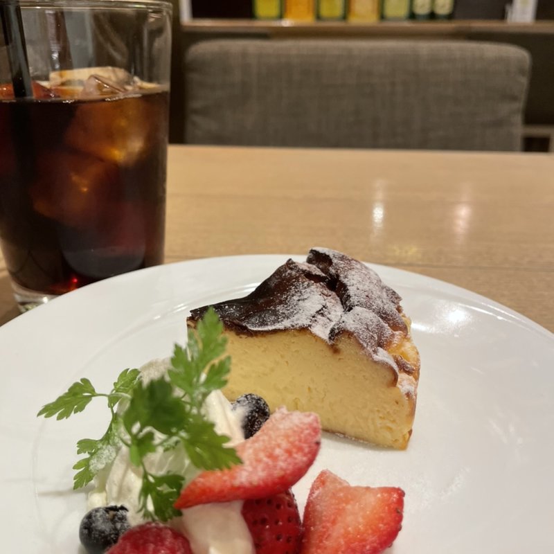  5種類のチーズとオーガニックシュガーのこだわりチーズケーキ ～バスク風～(ハタケカフェ)