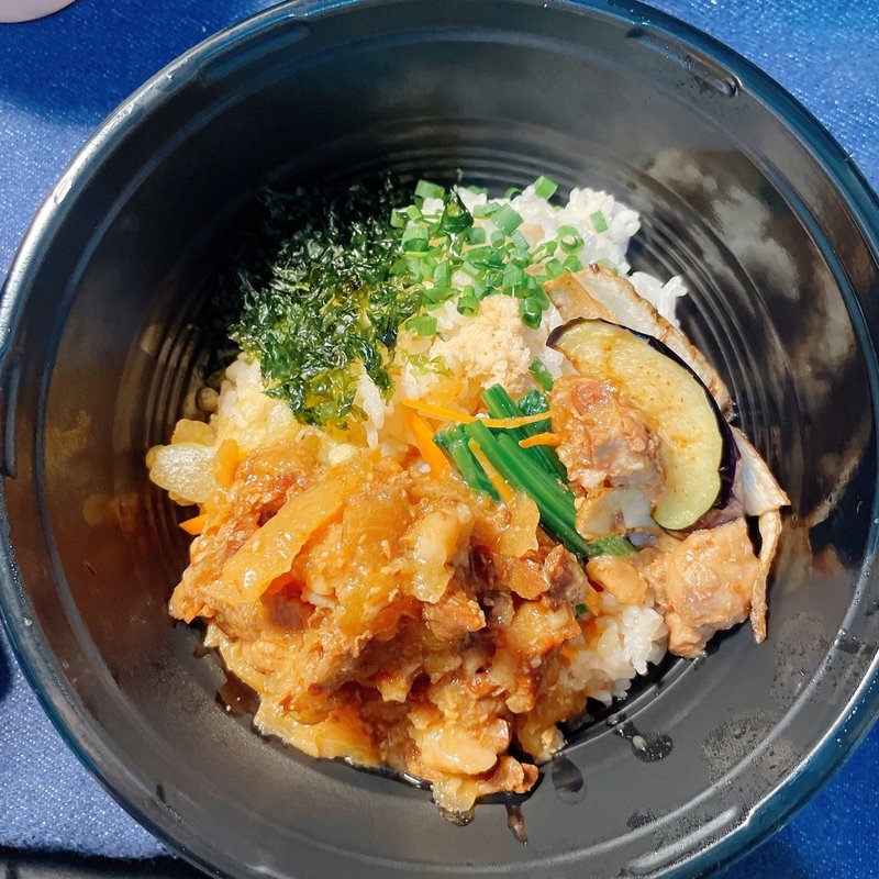 牛すじカレー丼(東奔西走 どんぶりやの部)