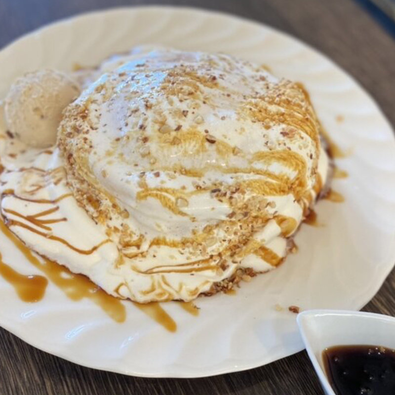ビターカラメルとマカダミアクリームパンケーキ(さかい珈琲 京都園部店)