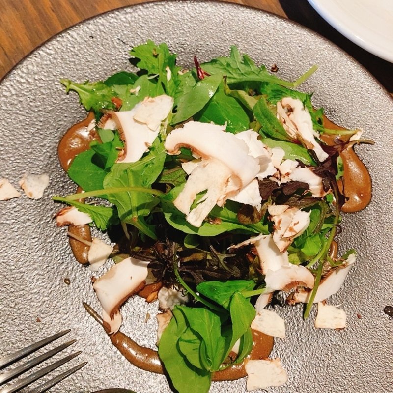 マッシュルームときのこの温かいサラダ(MORETHAN広島)