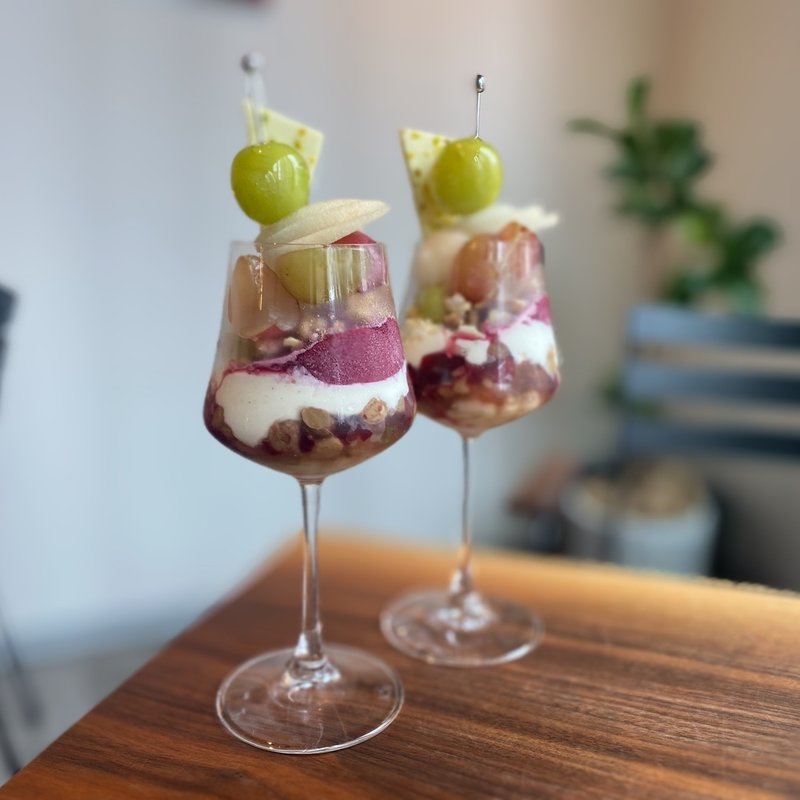 葡萄と梨のパフェ(ao coffee&gallery アオコーヒーギャラリー)