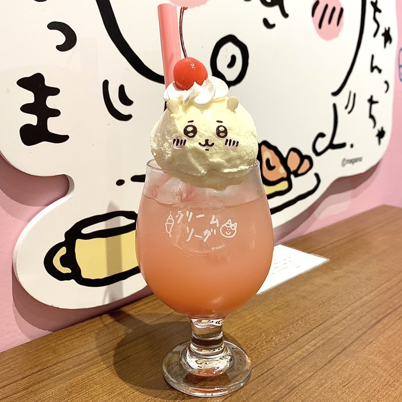 ちいかわのクリームソーダ(THE GUEST cafe&diner)