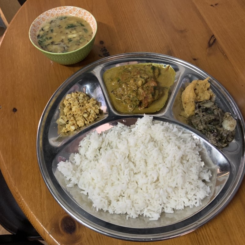 Bセット（魚カレー・豆スープ・ポルタ3種）(サルシーナハラルフーズ)