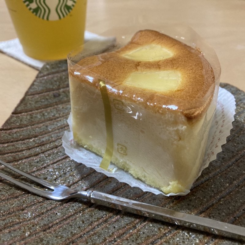 スイスのスフレチーズケーキ(デイジイ 本店)