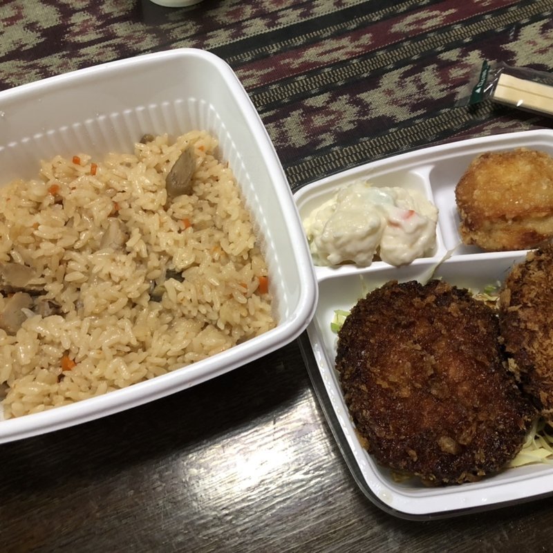 とりメンチ＆からあげ（かしわ飯）(とり専いろは)