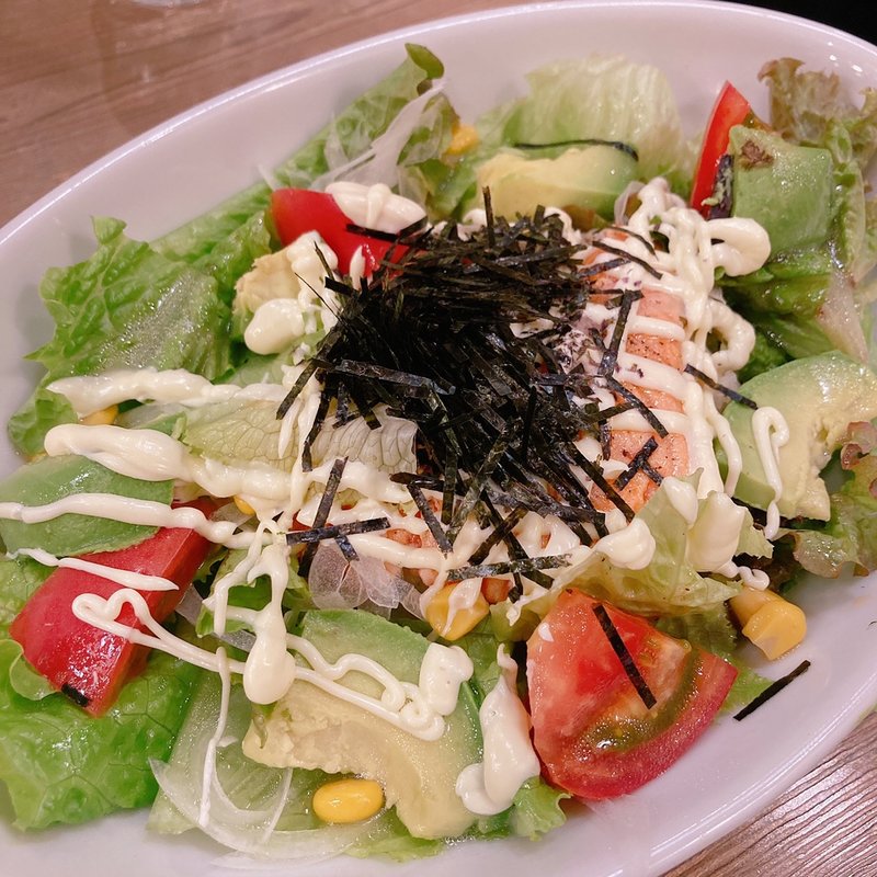 炙りサーモンとアボマヨごはん(ドリア＆グラタンなつめ)