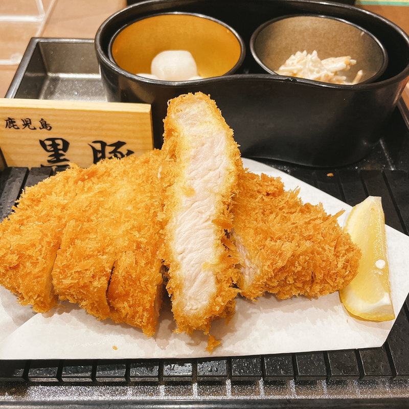 鹿児島黒豚ロースとんかつ膳(KYK 京都ポルタ店 （ケイワイケイ）)