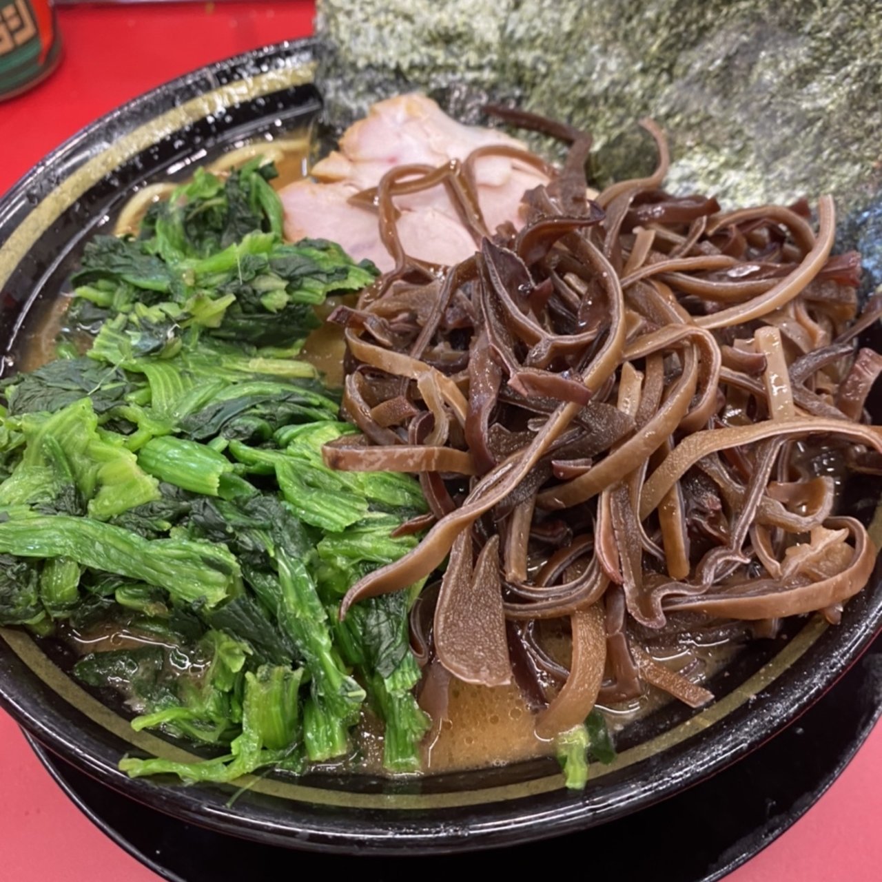 ラーメン青菜、キクラゲトッピング(王道家直系IEKEI TOKYO)の口コミ