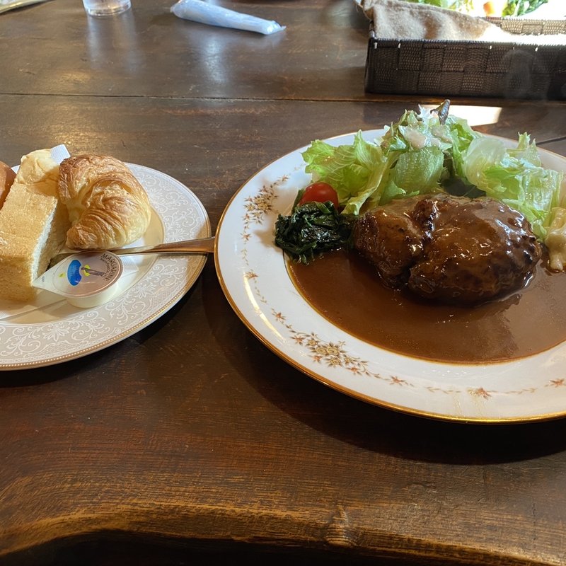 デミグラスハンバーグ（パンorライスセット）(オレンジツリー （Orange Tree）)