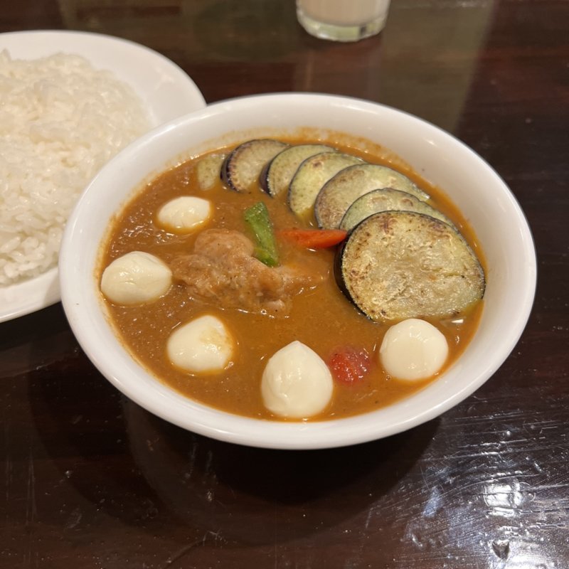 なすトマトチキンカレー　チーズ(curry草枕)