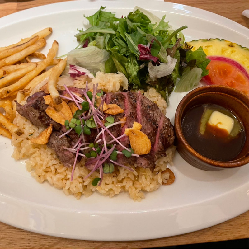 ステーキガーリックピラフ(ラ・オハナ　港北ニュータウン店)