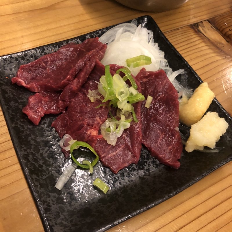 馬刺し(串屋横丁 もつ焼きセンター 三軒茶屋店)