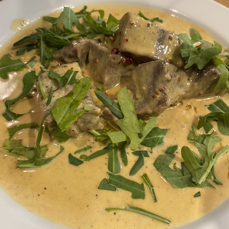 牛タンの煮込みクリームマスタードソース(カーニャ カーニャ )