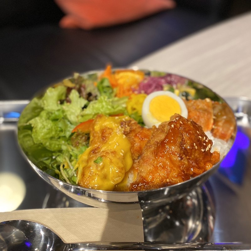 悪魔の夜チキンボウルプレート(韓国カフェダイニング yol 名古屋駅前店)