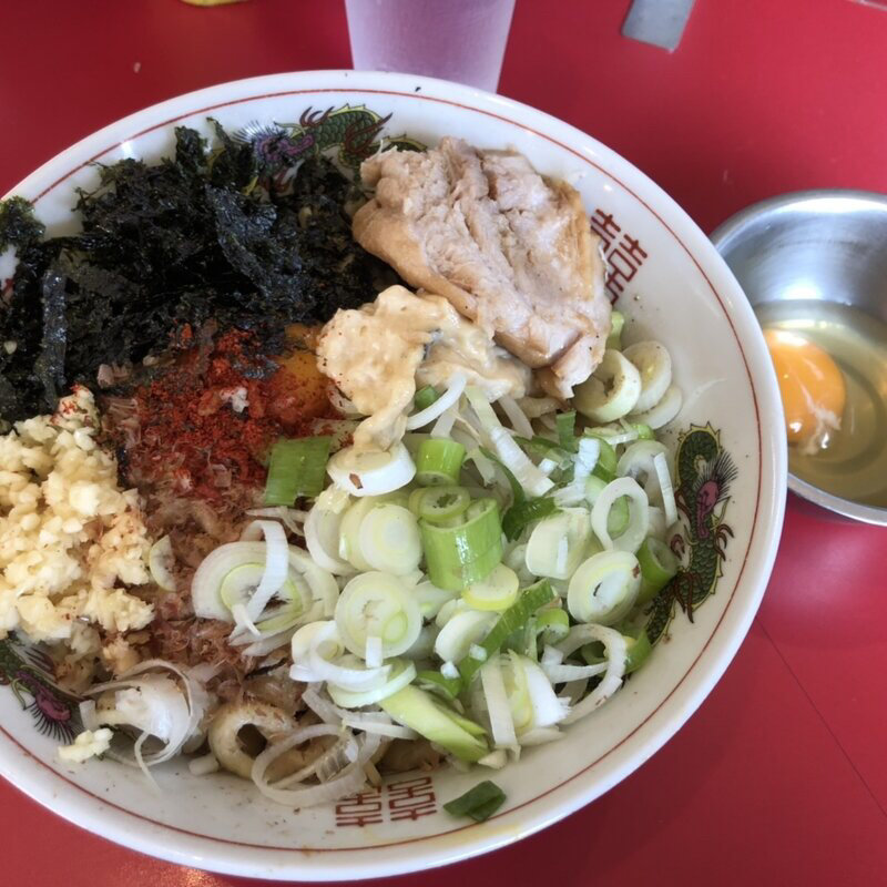 ラーメン汁なし(ニンニク　韓国海苔　カツオ　エビマヨ　ネギ)生卵(ラーメン英二 )