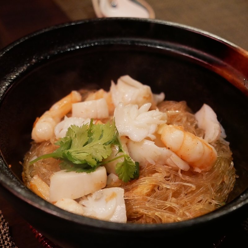 蟹入り海鮮春雨・薄ピリ辛土鍋煮(中国菜 二位)