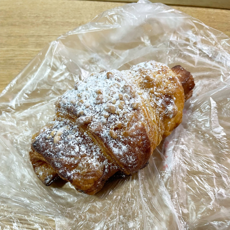 チーズケーキのクロワッサン(ヴィド・フランス 京成上野 （VIE DE FRANCE）)