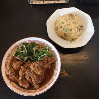 パーコー風麺(限定)と半チャーハン(博多とんこつ 豚の足跡)