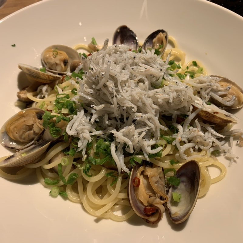 釜揚げシラスと厚岸産アサリ、きのこのペペロンチーノ(麦と卵　新宿西口店)