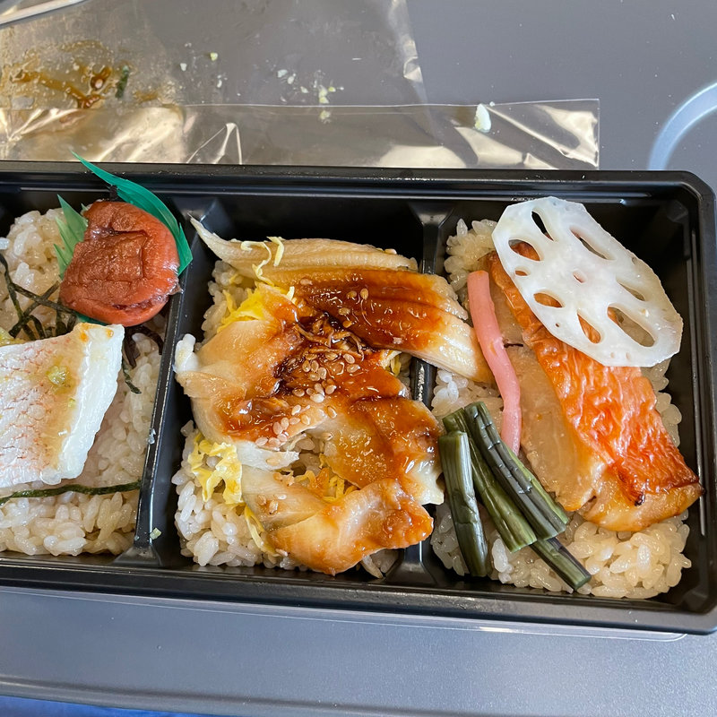 甘鯛と金目鯛と穴子煮合いのせ膳(駅弁屋 祭 )