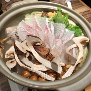 松茸とクエの鍋(彩さい)