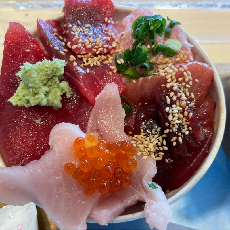 トロとろとろ丼(おさかな丼屋とと丸食堂　駿河湾沼津（上り）サービスエリア)