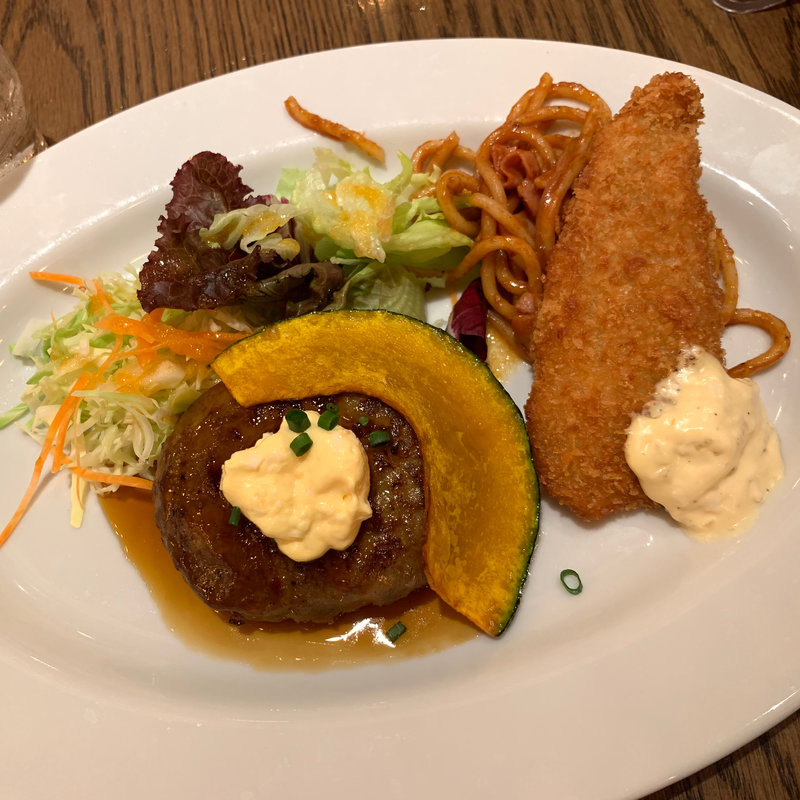 照り焼きビーフハンバーグ＆真鱈のフライ(ビヤホールライオン 銀座七丁目店 )