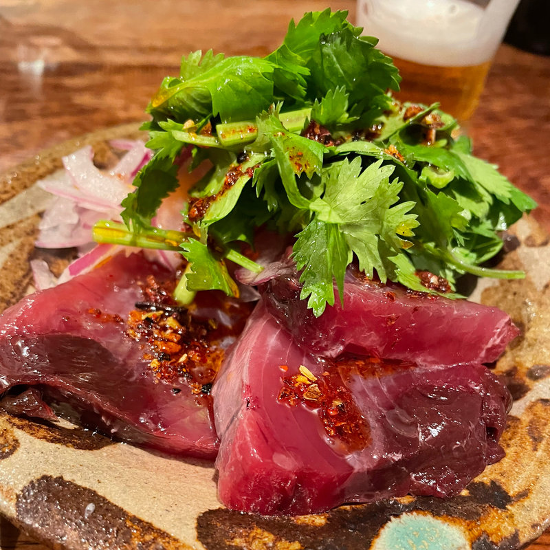 鰹の梅酢辣油とパクチー(ミャンカー （miankah）)