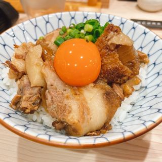 月見トロ豚焼肉丼(ラーメン専科 竹末食堂)