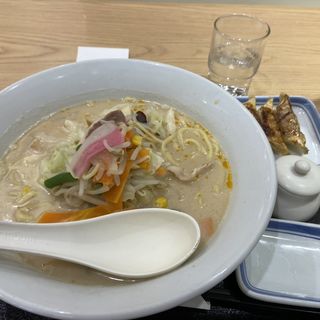 長崎ちゃんぽん（麺1.5倍）＋餃子5個セット(リンガーハット 東京東久留米店)