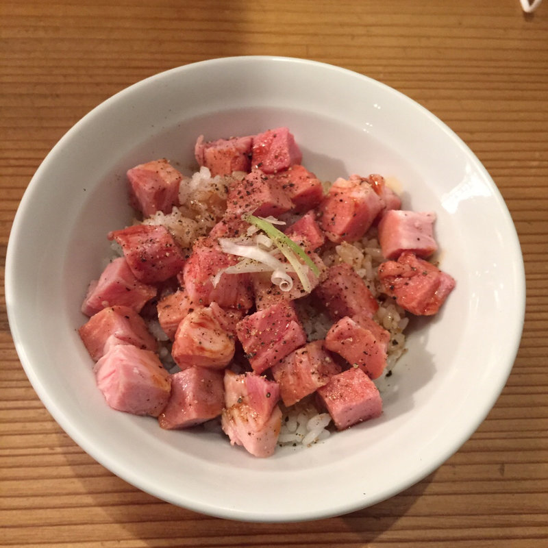 レアチャーシュー丼(田中の中華そば)