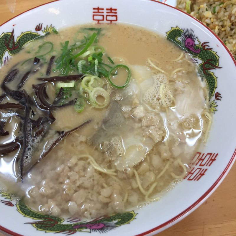 とんこつラーメン 背脂こってり(博多金龍 小郡インター店 )
