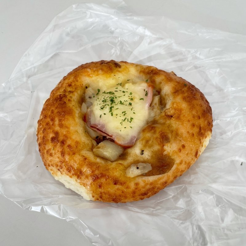 生ハムとサムソーチーズのフォカッチャ(HOKUO 新宿西口店 （ホクオウ）)