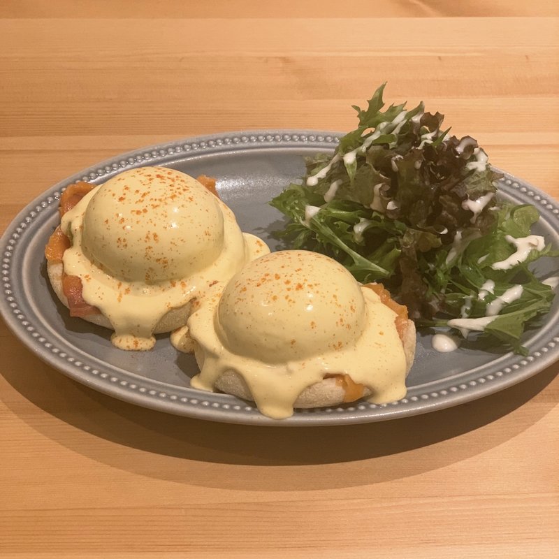 エッグベネディクト スモークサーモン＆アボカド(ELOISE’s Cafe 名古屋レイヤード久屋大通公園店)