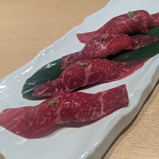 絶品！黒毛和牛握り寿司(赤身肉専門 個室焼肉 1700)