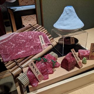 天空牛のてっぺん盛り(赤身肉専門 個室焼肉 1700)