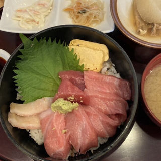 マグロカマとろ丼(魚料理 紬家)