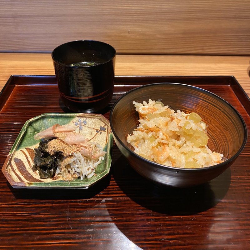 桜海老とフキの炊き込みごはん(京味 もと井)